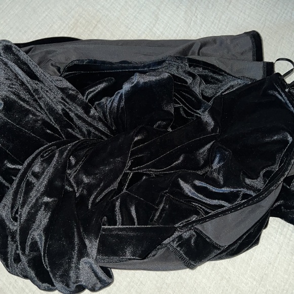 Petal + Pup Long Sleeve Marion Velvet Wrap Dress NWT - Picture 7 of 14